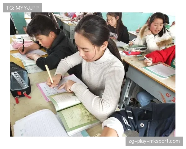 ⚡残血逃生神迹瞬间！利用视觉盲区反向闪现完美骗过对方三名选手的致命包夹！